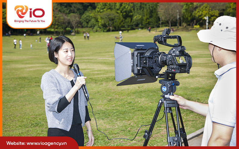 Nên tự quay video phỏng vấn hay thuê ngoài?