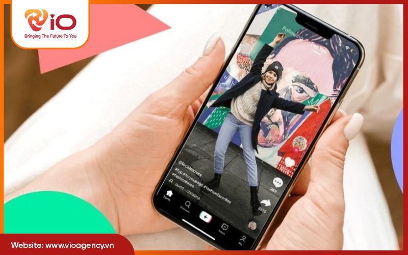 Tải video của người khác rồi đăng lại lên kênh của mình