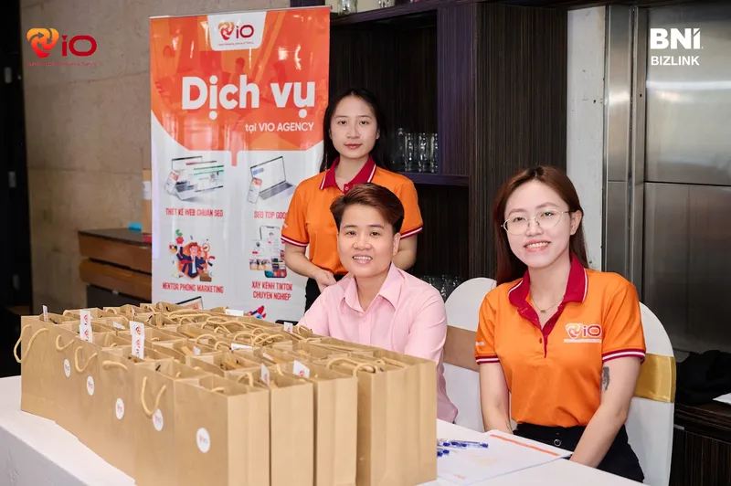 Giám đốc kỹ thuật VIO và 2 nhân sự kinh doanh: Mân - Đào