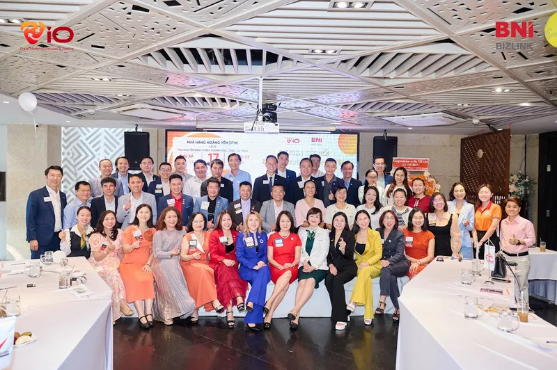 Doanh nhân kết nối kinh doanh tại sự kiện BNI Bizlink